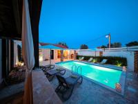 Bazén v ubytování Villa with private pool and terrace nebo v jeho okolí