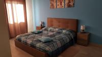 A bed or beds in a room at Sandalia B&B