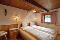 Łóżko lub łóżka w pokoju w obiekcie Apartment Landhaus Mühlau in Tirol