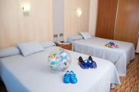 Posteľ alebo postele v izbe v ubytovaní RVHotels Ametlla Mar