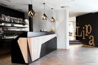 Lounge nebo bar v ubytování Lipa, Hotel & Bistro