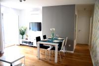 Televízia a/alebo spoločenská miestnosť v ubytovaní Apartment Akvarel