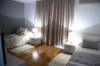 Posteľ alebo postele v izbe v ubytovaní Apartment Akvarel