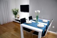 Televízia a/alebo spoločenská miestnosť v ubytovaní Apartment Akvarel