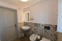 Łazienka w obiekcie ANTICA VILLA CUNEO- Guest House - "B&B e non un Hotel a Cuneo"