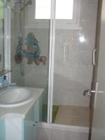 a bathroom with a shower and a sink at valras appartement T2 proche mer et port in Valras-Plage