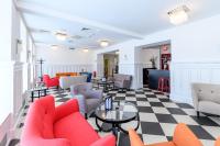 A seating area at Hotel Caroline