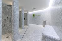 A bathroom at Hotel Caroline