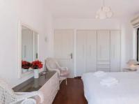 Posteľ alebo postele v izbe v ubytovaní Luxury Athenian Riviera Apartment 135 sqm at Voula