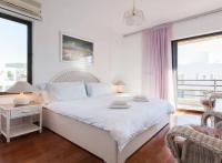 Posteľ alebo postele v izbe v ubytovaní Luxury Athenian Riviera Apartment 135 sqm at Voula
