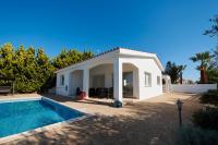 Bazén v ubytování Bungalow Casa Bonita by Ezoria Villas nebo v jeho okolí