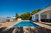 Bazén v ubytování Bungalow Casa Bonita by Ezoria Villas nebo v jeho okolí