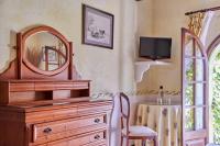 Telewizja i/lub zestaw kina domowego w obiekcie Petit Hotel Ses Rotges - Only Adults