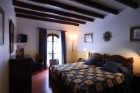 Łóżko lub łóżka w pokoju w obiekcie Petit Hotel Ses Rotges - Only Adults