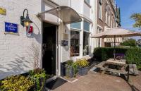 Het gebouw waarin het hotel zich bevindt