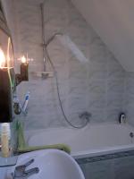 A bathroom at Dália Ház