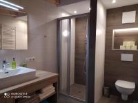 A bathroom at Alp-IN Lodges Kaprun