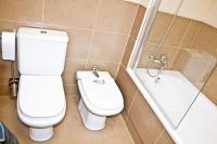 Kúpeľňa v ubytovaní Urban Manesa city center apartment with private patio