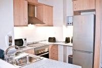 Kuchyňa alebo kuchynka v ubytovaní Urban Manesa city center apartment with private patio