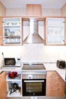Kuchyňa alebo kuchynka v ubytovaní Urban Manesa city center apartment with private patio