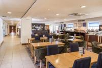Un restaurant u otro lugar para comer en Holiday Inn Express Birmingham Star City by IHG