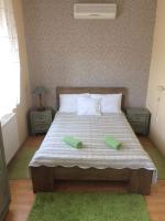 A bed or beds in a room at Gabi Apartman