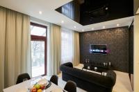 TV a/nebo společenská místnost v ubytování Prestige Apartamenty VINCI Centrum
