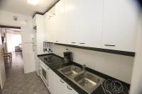 Kuchyňa alebo kuchynka v ubytovaní COSTA DAURADA APARTAMENTS - San Remo
