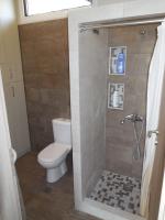 Łazienka w obiekcie Costa Petra - Luxury Seaside Cottage with Garden - Vacation House for families in Greece