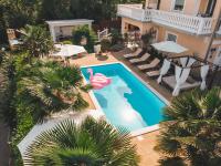 Bazén v ubytovaní Apartments Villa Chiara Opatija alebo v jeho blízkosti