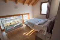 Posteľ alebo postele v izbe v ubytovaní Magic lake view with beautiful pool area (camelia)