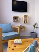 TV a/nebo společenská místnost v ubytování Jardin de bougainvillier