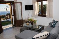 Telewizja i/lub zestaw kina domowego w obiekcie Villa Aloni in Triopetra