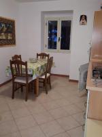 A kitchen or kitchenette at Viestecasa