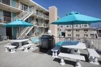 Aquarius Oceanfront Innの敷地内または近くにあるプール