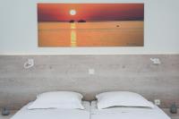 Postel nebo postele na pokoji v ubytování Heart of Paros Apartments