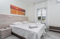 Postel nebo postele na pokoji v ubytování Heart of Paros Apartments
