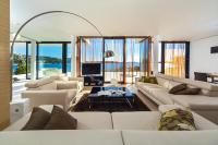 Posedenie v ubytovaní Golden Rays Luxury Villas & Apartments