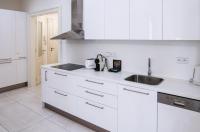 Kuchyňa alebo kuchynka v ubytovaní White & Gray Apartments
