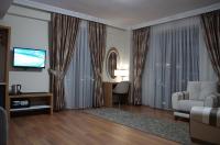 TV a/nebo společenská místnost v ubytování Gevher Hotel
