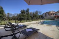 Bazén v ubytovaní Charming villa Aurora with private pool 200m from the beach for up to 10 persons - WiiBuk alebo v jeho blízkosti