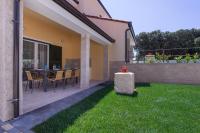 Vonkajšia záhrada v ubytovaní Charming villa Aurora with private pool 200m from the beach for up to 10 persons - WiiBuk