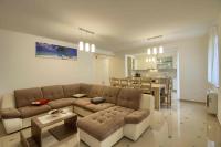 Posedenie v ubytovaní Charming villa Aurora with private pool 200m from the beach for up to 10 persons - WiiBuk