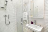 A bathroom at Del Remer Apartment - 5mins from San Marco sq