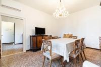 A television and/or entertainment centre at Del Remer Apartment - 5mins from San Marco sq