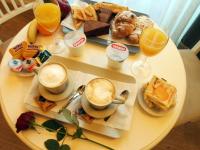 Jedlo v ubytovaní bed & breakfast alebo blízkom okolí