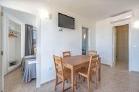 TV a/nebo společenská místnost v ubytování Magalluf Playa Apartments - Adults Only
