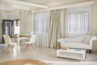 A seating area at Suites Minetos