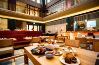 Jídlo v hotelu nebo okolí