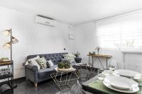 A seating area at Apartamentos Pedregalejo Beach Playa